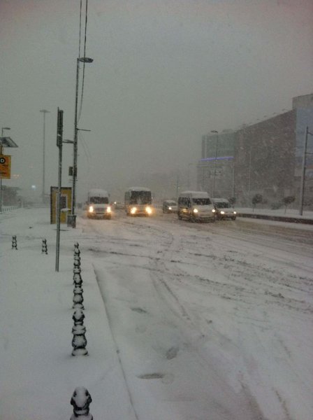 İstanbul'da kar yağışı hayatı olumsuz etkiledi