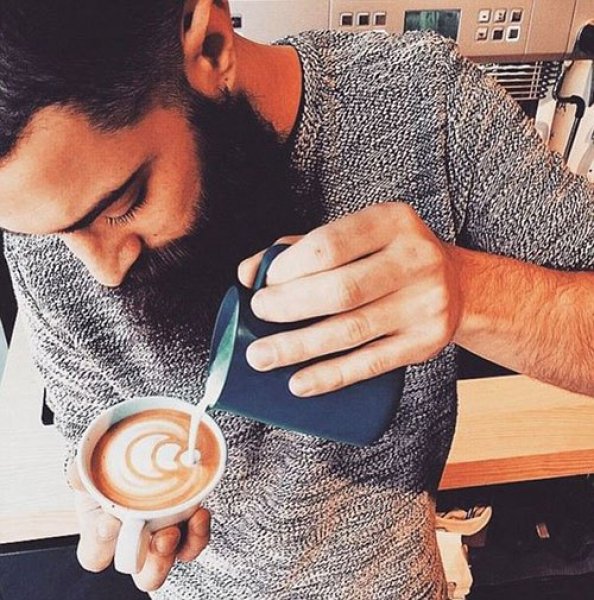 Instagram'ın yeni fenomeni: Kahve içen erkekler