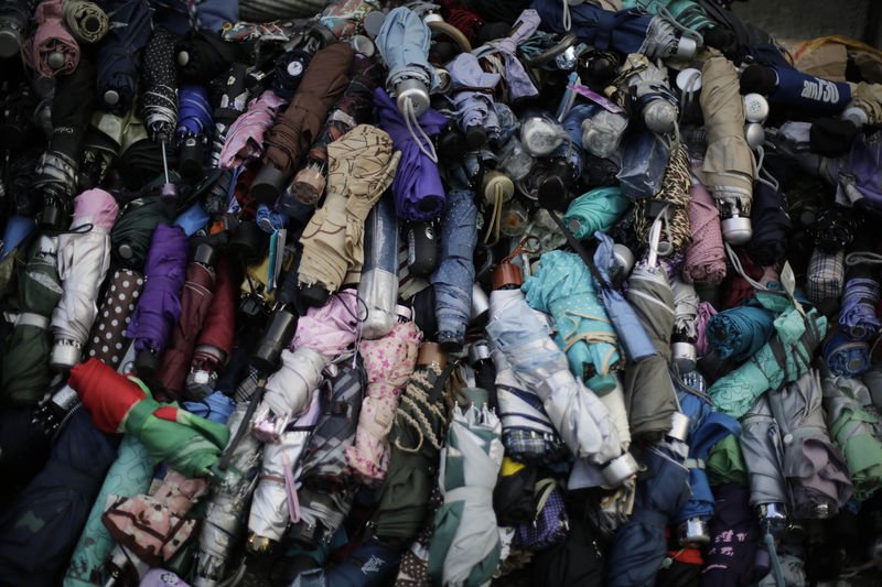 Hong Kong'da Şemsiye Devrimi sürüyor