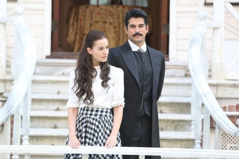 Burak Özçivit ile Fahriye Evcen çifti kameralara yakalandı