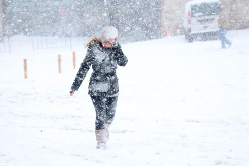 İstanbul'da kar yağışı hayatı olumsuz etkiledi