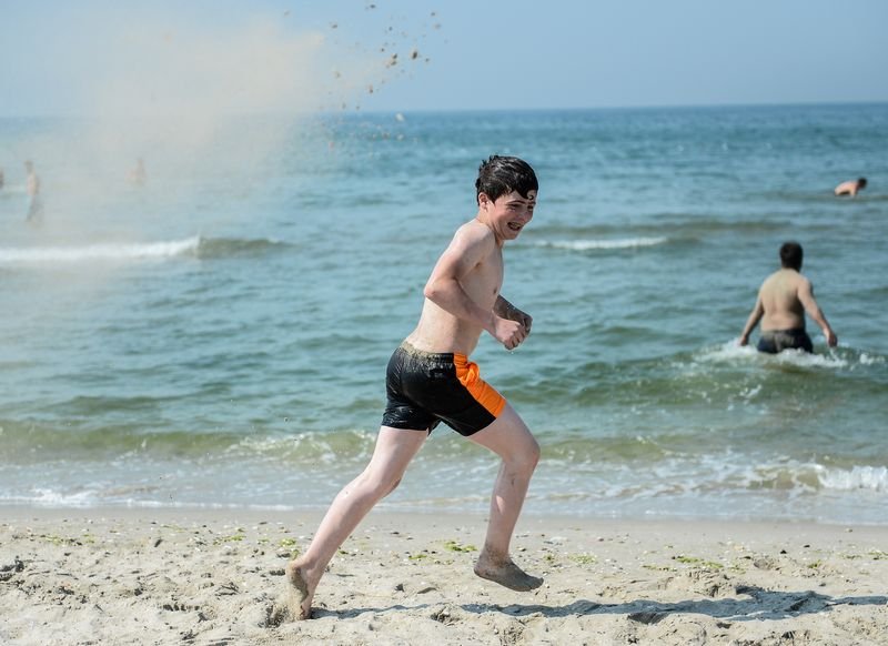 İstanbul'da sıcaktan bunalanlar sahillere akın etti