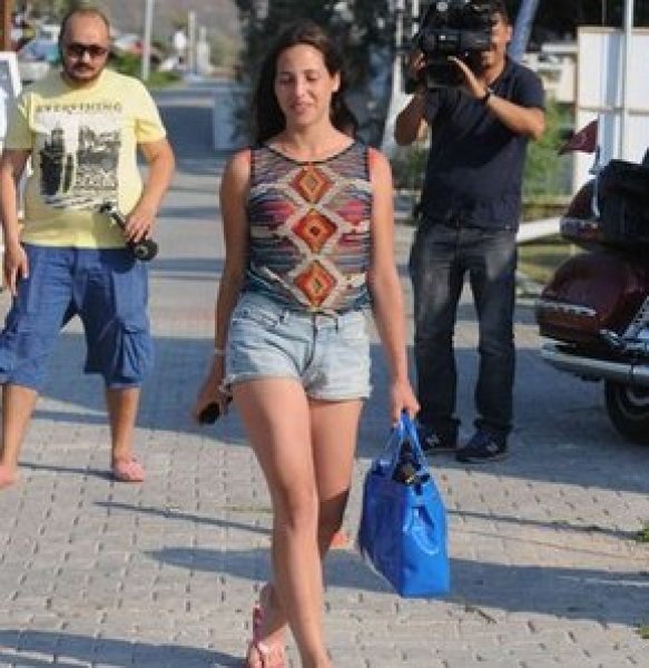 Zehra Çilingiroğlu yürüyüş arkadaşıyla kahvaltıda