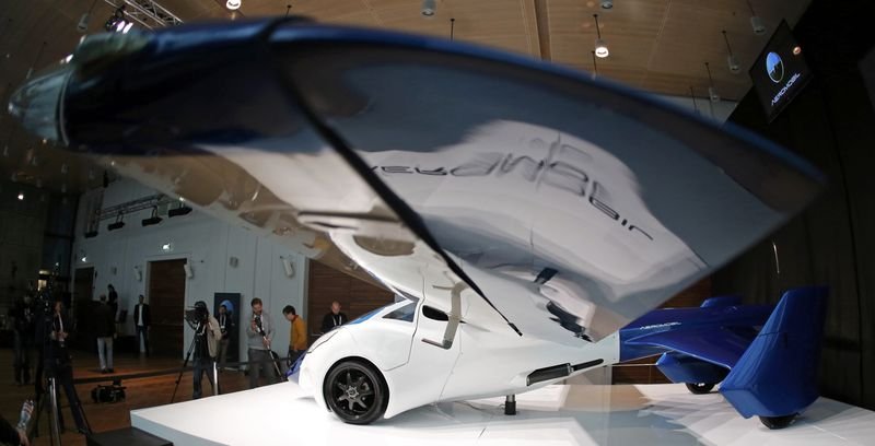 Avusturya'da uçan araba tanıtıldı