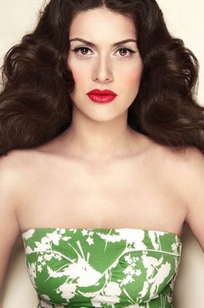 Bergüzar Korel'in çok özel pozları