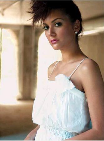 Bergüzar Korel'in çok özel pozları