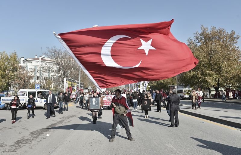 On binler Anıtkabir'e akın etti