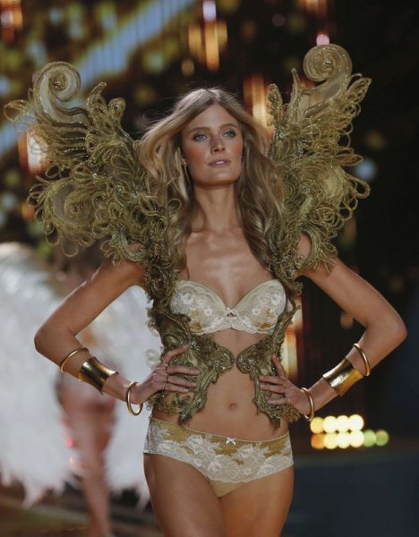 Victoria's Secret defilesi Londra'da yapıldı