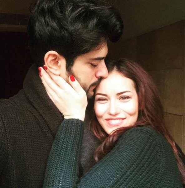 Fahriye Evcen bebeğinin cinsiyetin açıklamadı 