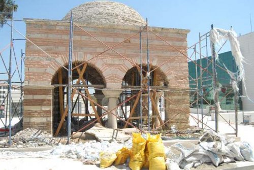 Malkoçoğlu'nun türbesi harabeye döndü