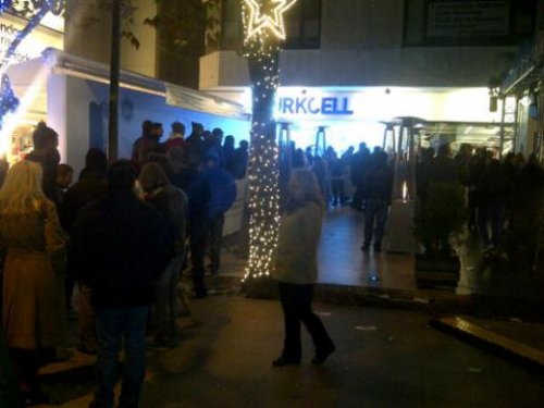 Bağdat Caddesi'nde iPhone 5 kuyruğu