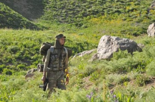 Mehmetçik kaçan teröristlerin peşinde