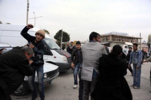 Yardım dağıtımında izdiham çıktı