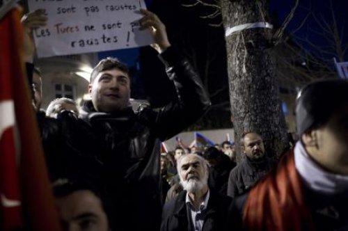 Fransa'daki Türkler ayaklandı