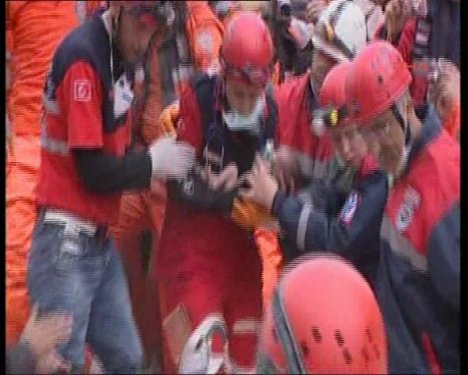 Van Depremi'nin mucizesi Azra bebek