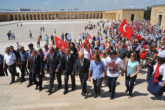 Balyoz sanıkları Anıtkabir'i ziyaret etti