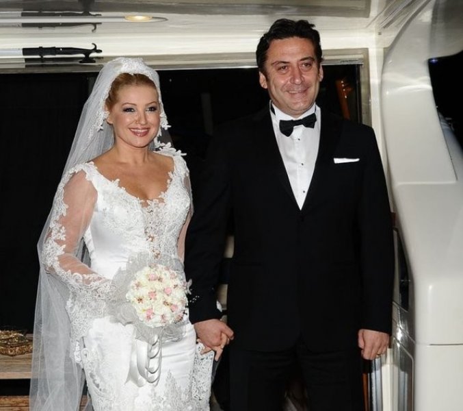 Zahide Yetiş dünya evine girdi 