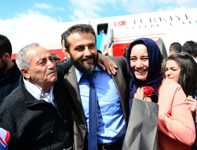 Serbest kalan Türkler aileleriyle buluştu