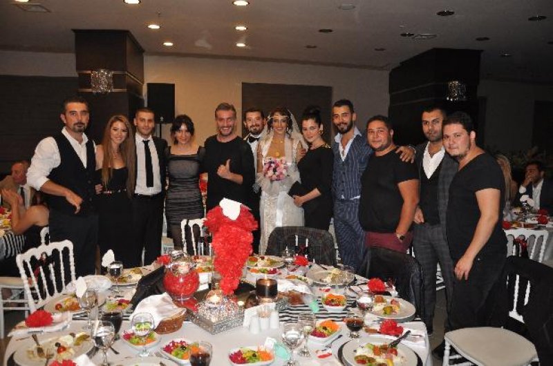 Seda Bakan kına gecesinde gelinlik giydi 