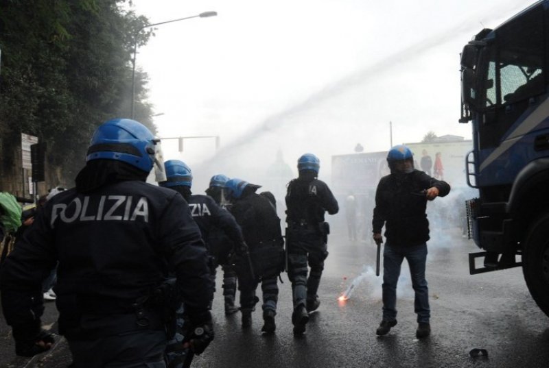 İtalya'da kemer sıkma eylemi