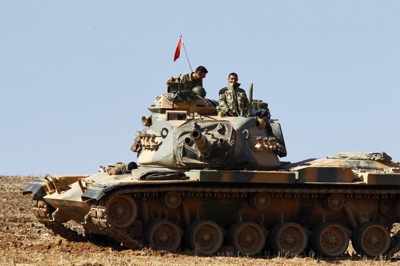 Kobani sınırına tank yığınağı