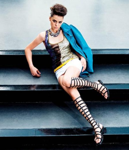 Özge Özpirinçci'den cesur sahneler 