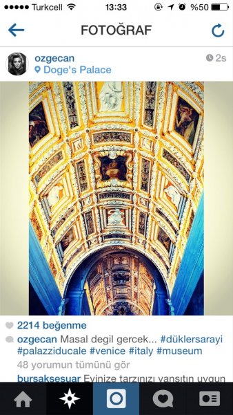 Hacı Sabancı'dan Özge Ulusoy'a Venedik sürprizi