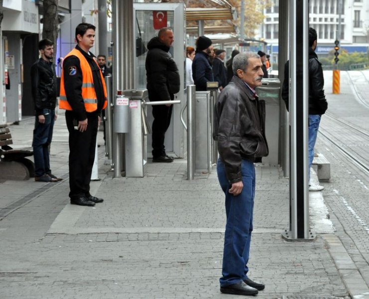 Saat 9'u 5 geçe Türkiye'de hayat durdu