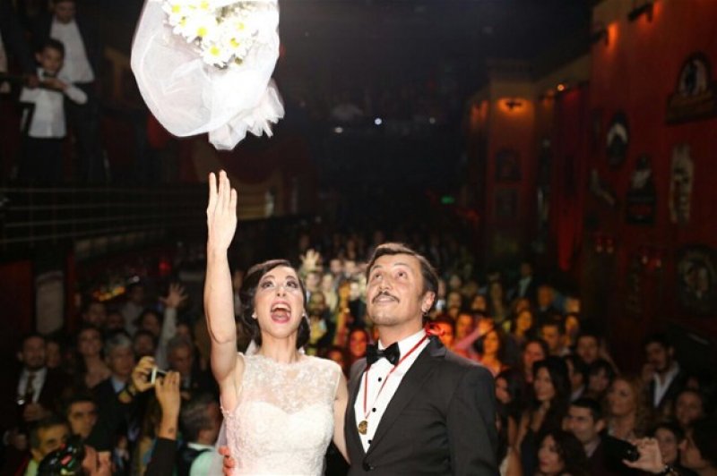 Güldür Güldür oyuncusu Ayşegül Akdemir evlendi