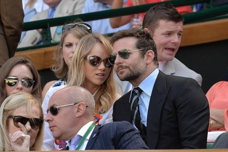 Aşkın yaşı yoktur dedirten ünlü çiftler 