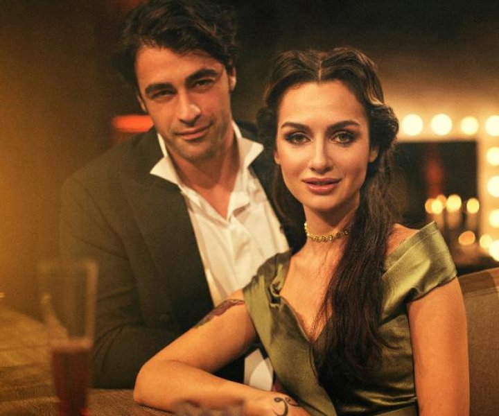 Birce Akalay ve eşi Sarp Levendoğlu masal kahramanı oldu