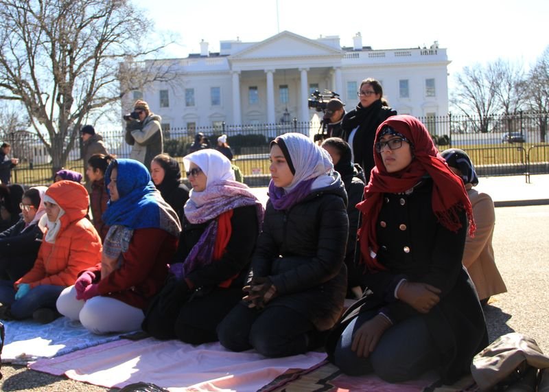 Beyaz Saray önünde Cuma namazı