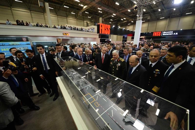 Erdoğan IDEF Uluslararası Savunma Sanayii Fuarı'nı gezdi