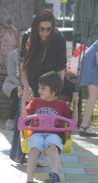 Bergüzar Korel ve Halit Ergenç'in piknik keyfi 