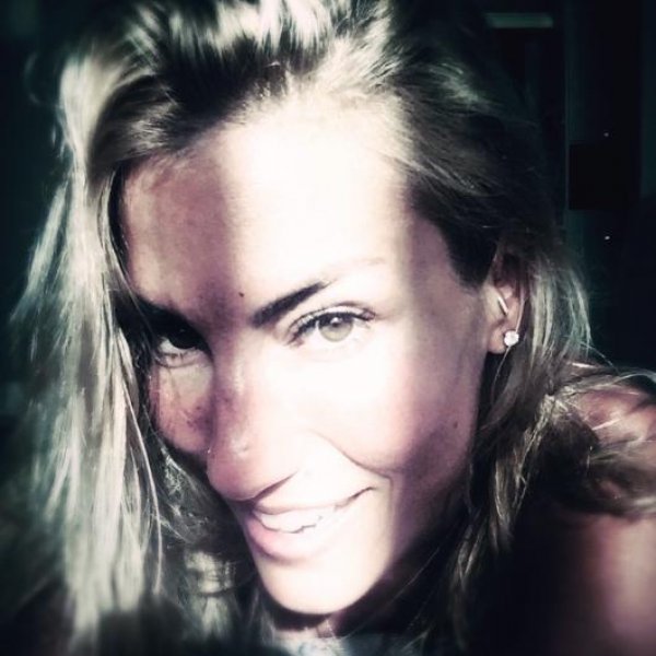 Emre Altuğ'dan Çağla Şikel'e 'öksüz kaldım' iması