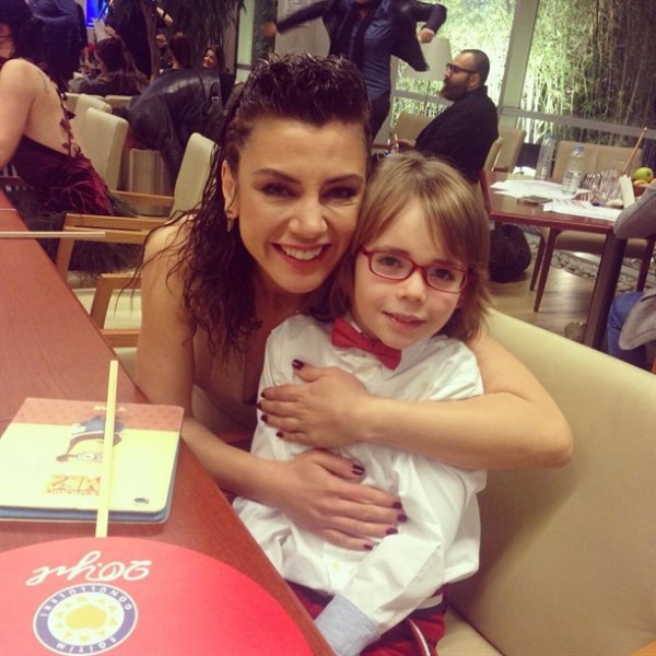 Ünlüler çocuklar için bir araya geldi