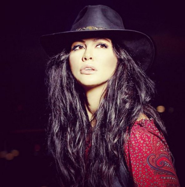 Selen Görgüzel'den Hamdi Alkan'a romantık mesaj