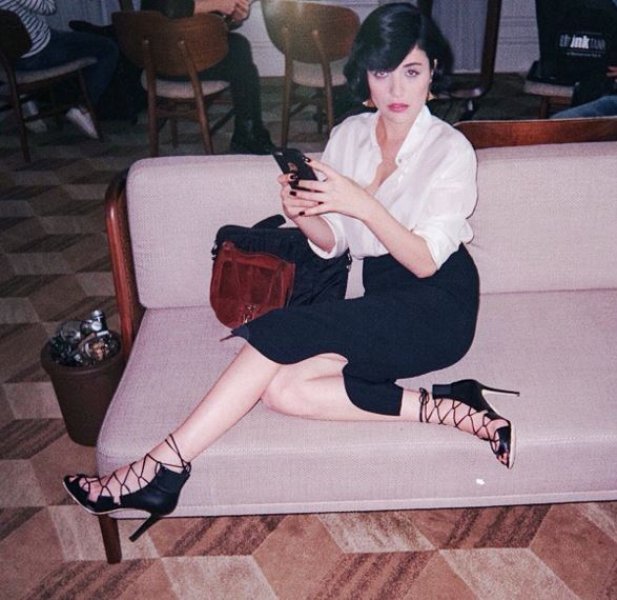 Oyuncu Gonca Vuslateri eski haliyle dalga geçti 