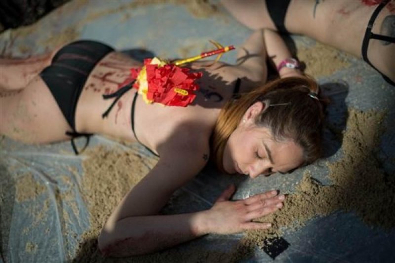 Madrid'de boğa güreşlerini protesto ettiler