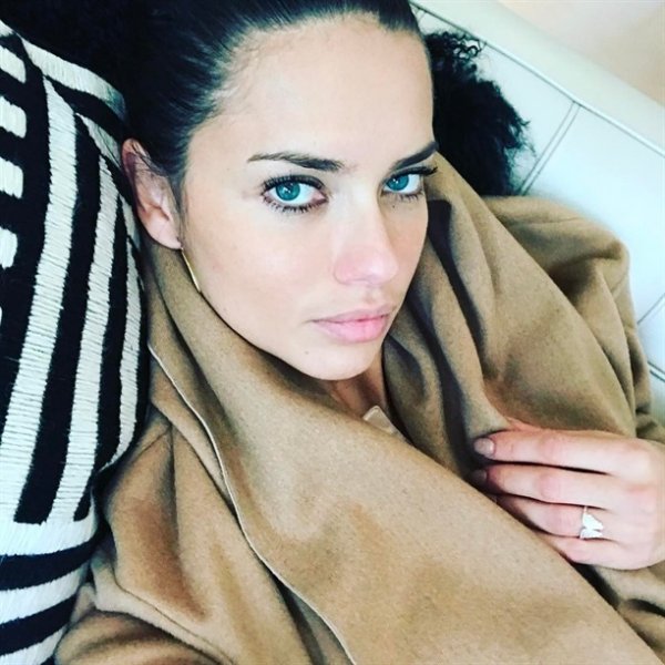 Ünlü model Adriana Lima'dan Türkiye'ye mesaj