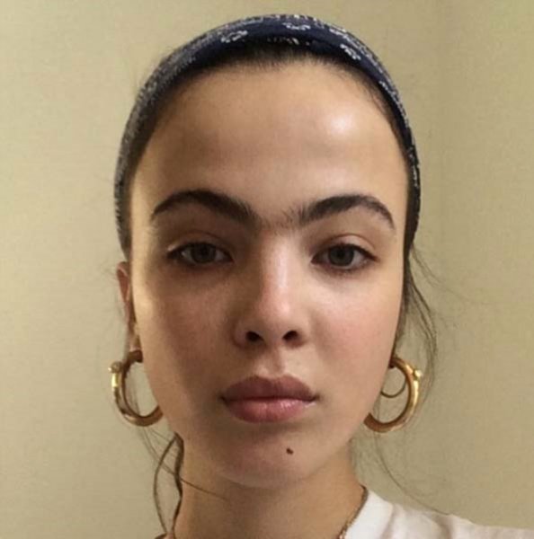 Sosyal medyanın tek kaşlı modeline teklif yağıyor 