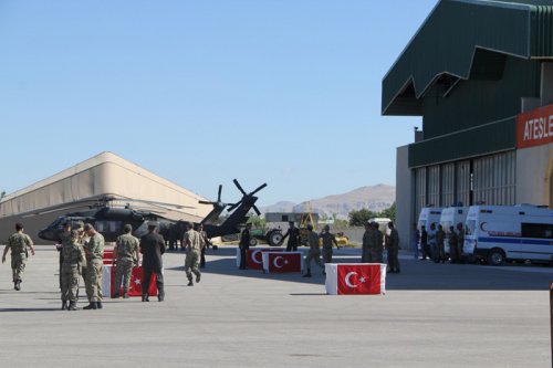 8 şehit için Van'da askeri tören