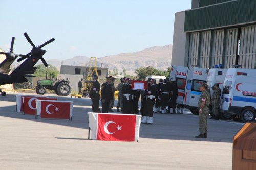 8 şehit için Van'da askeri tören