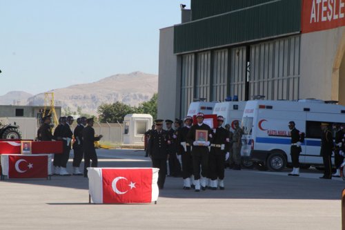 8 şehit için Van'da askeri tören