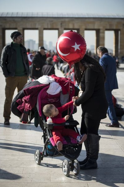 On binler Anıtkabir'e akın etti