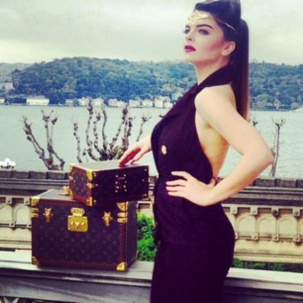 Pelin Karahan ikinci çocuk mesajı verdi 