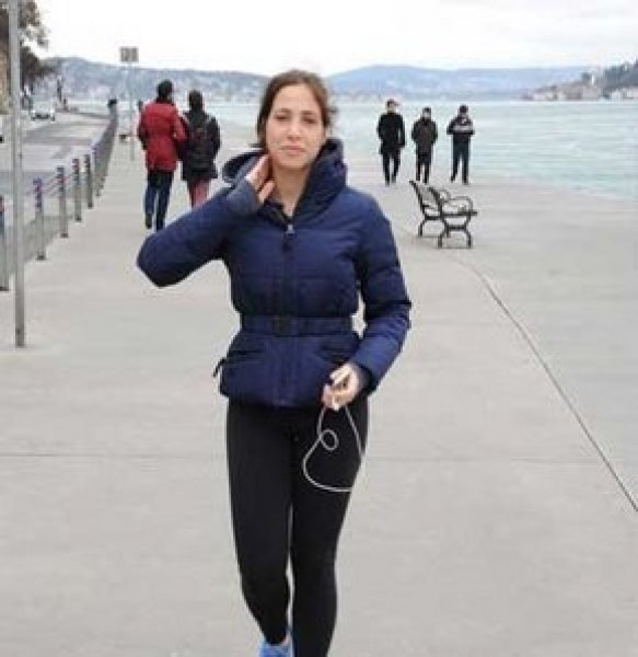 Zehra Çilingiroğlu yürüyüş arkadaşıyla kahvaltıda