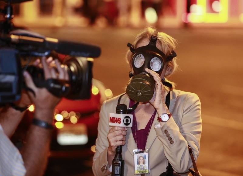 Amerika'da gözaltına alınan muhabirin fotoğrafladığı anlar