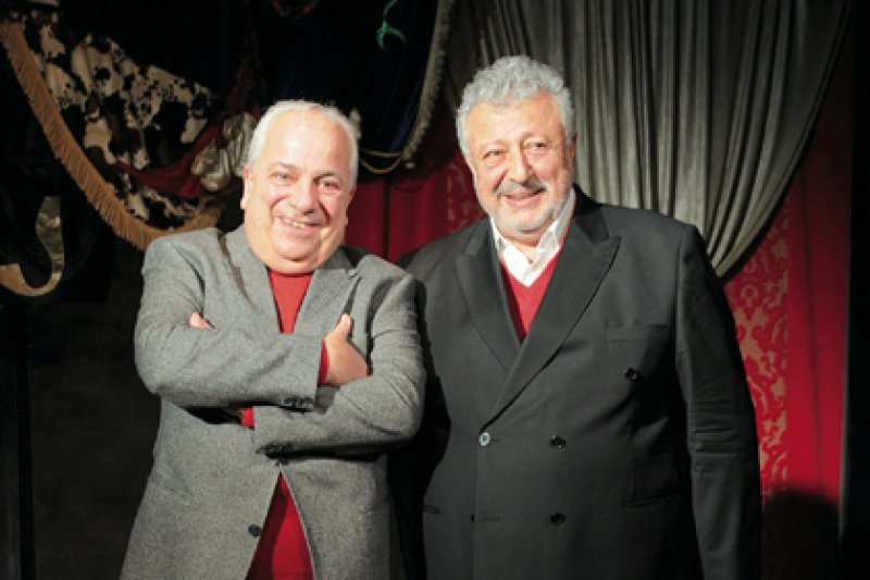 Zeki Alasya vefat etti