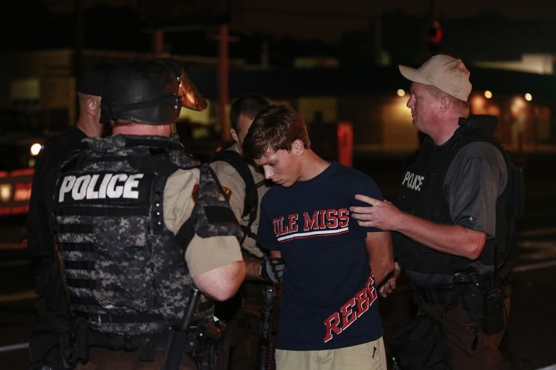 Amerika'da gözaltına alınan muhabirin fotoğrafladığı anlar